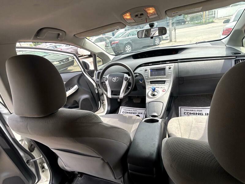 2013 Toyota Prius Image 11