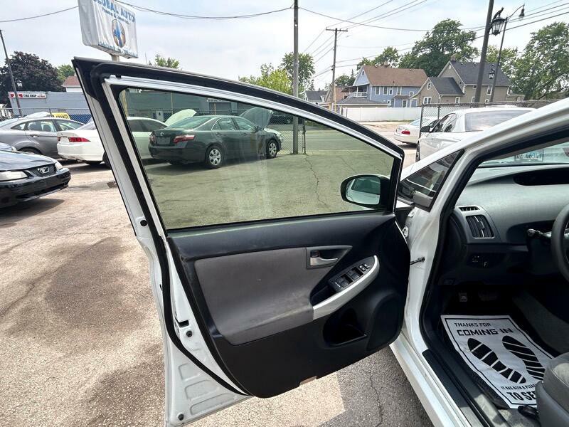 2013 Toyota Prius Image 14