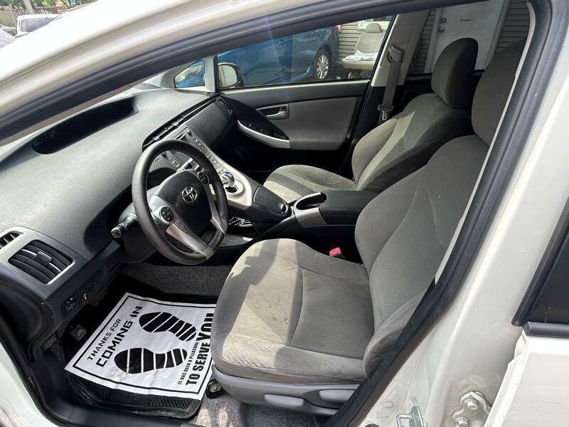 2013 Toyota Prius Image 15