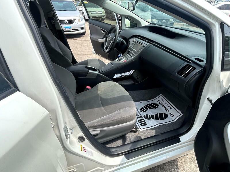 2013 Toyota Prius Image 16