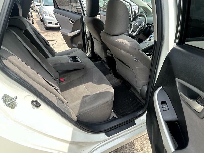 2013 Toyota Prius Image 17