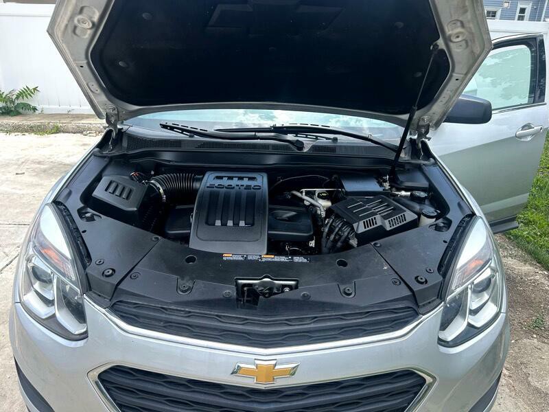 2017 Chevrolet Equinox Image 3