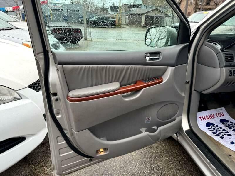 2005 Toyota Sienna Image 10