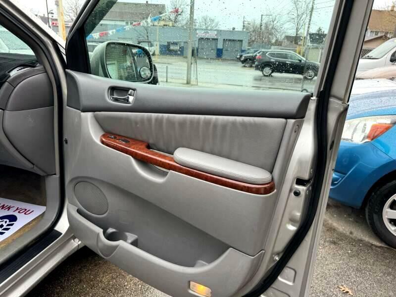 2005 Toyota Sienna Image 12