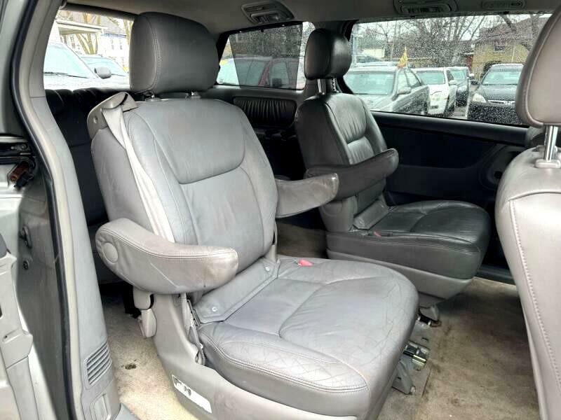 2005 Toyota Sienna Image 17