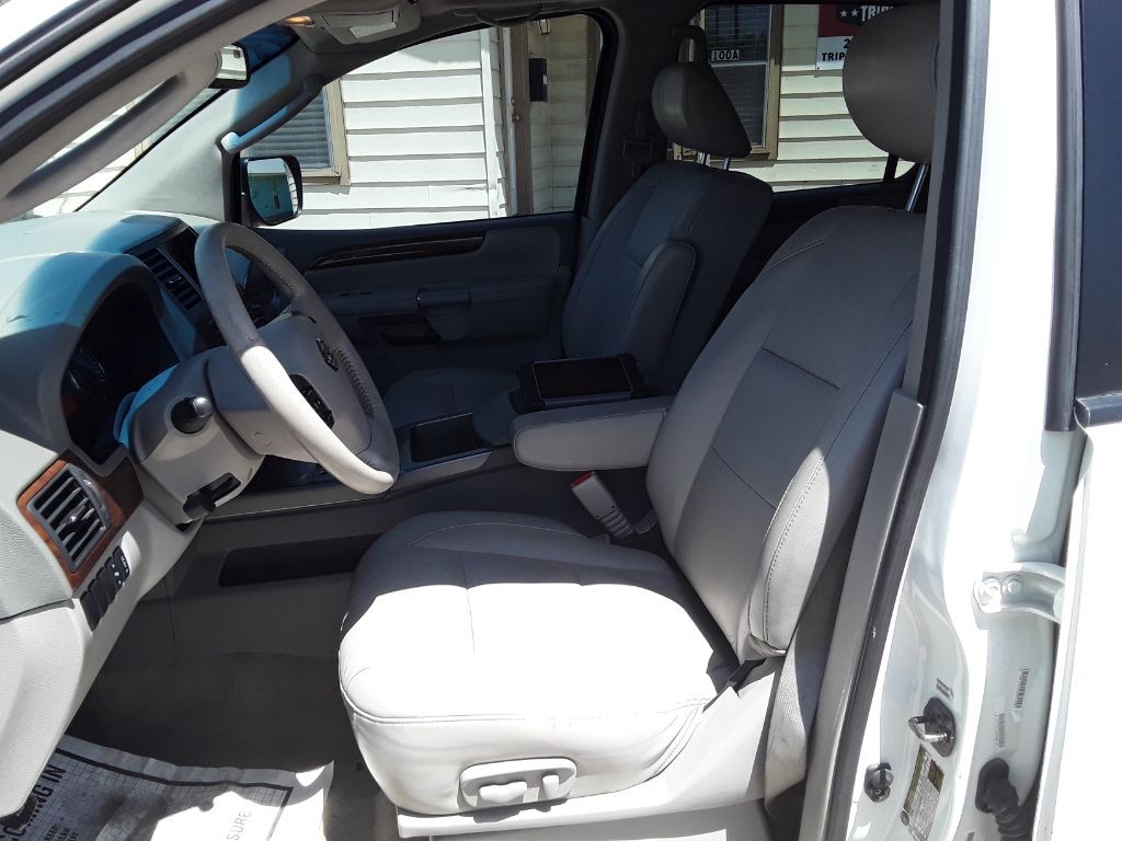 2010 Nissan Armada Image 10