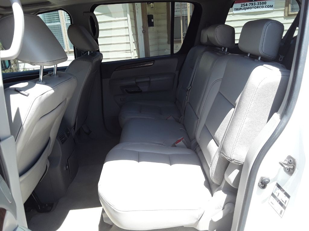 2010 Nissan Armada Image 11