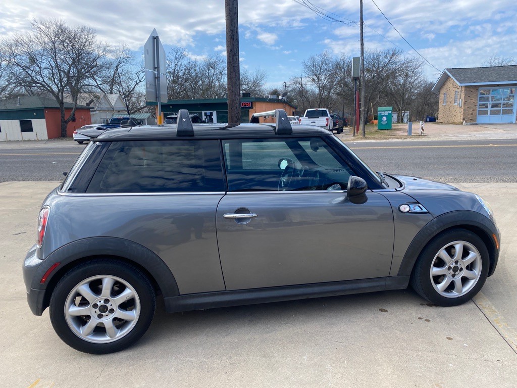 2009 MINI Cooper Image 7