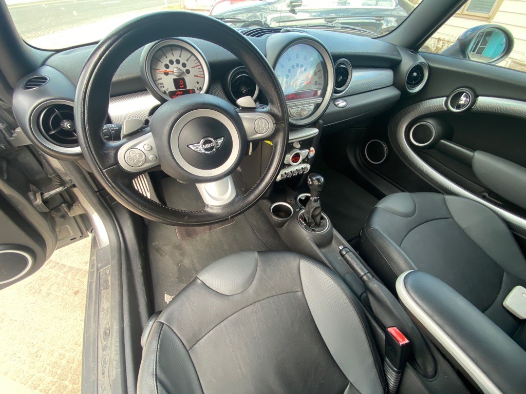 2009 MINI Cooper Image 10