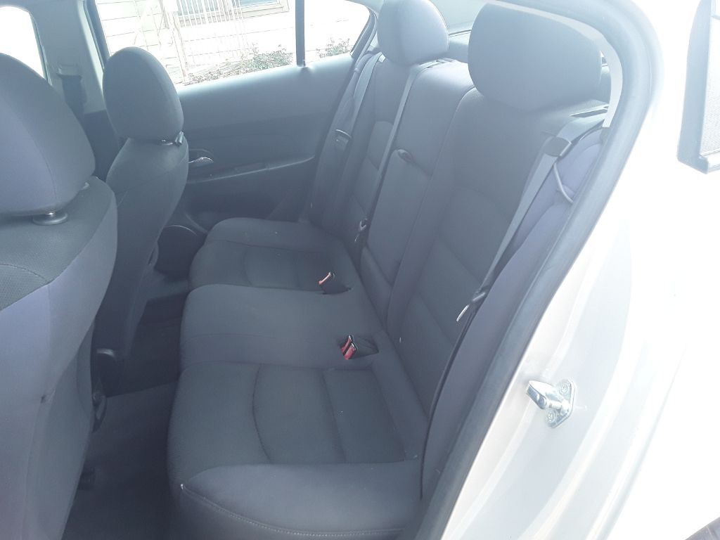 2012 Chevrolet Cruze Image 11