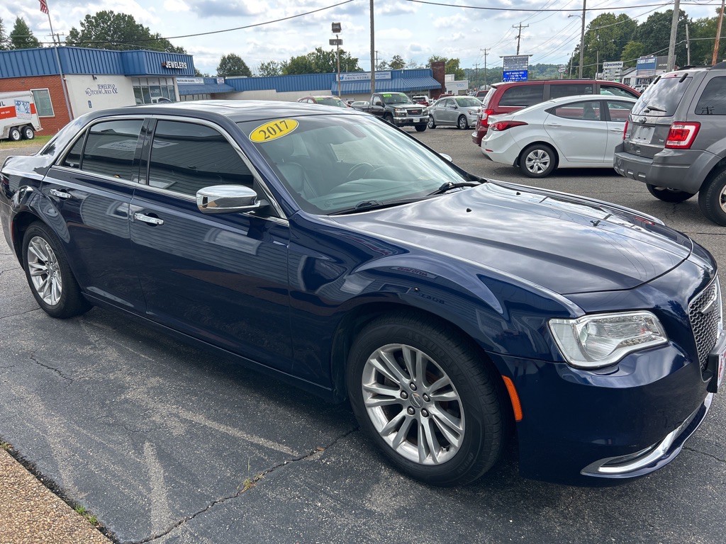 2017 Chrysler 300 Image 4