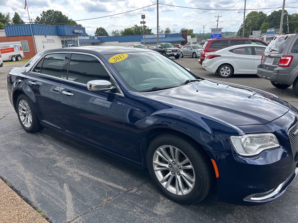 2017 Chrysler 300 Image 5