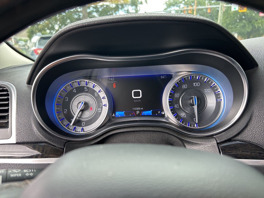 2017 Chrysler 300 Image 8