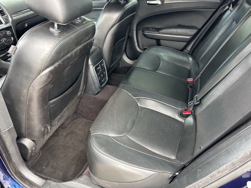 2017 Chrysler 300 Image 12