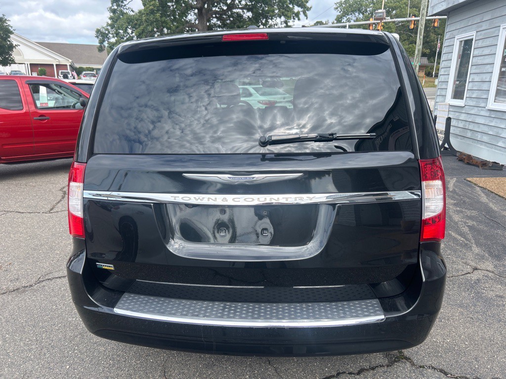 2016 Chrysler Town & Country Image 14