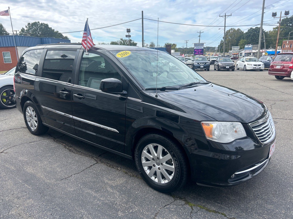 2016 Chrysler Town & Country Image 16