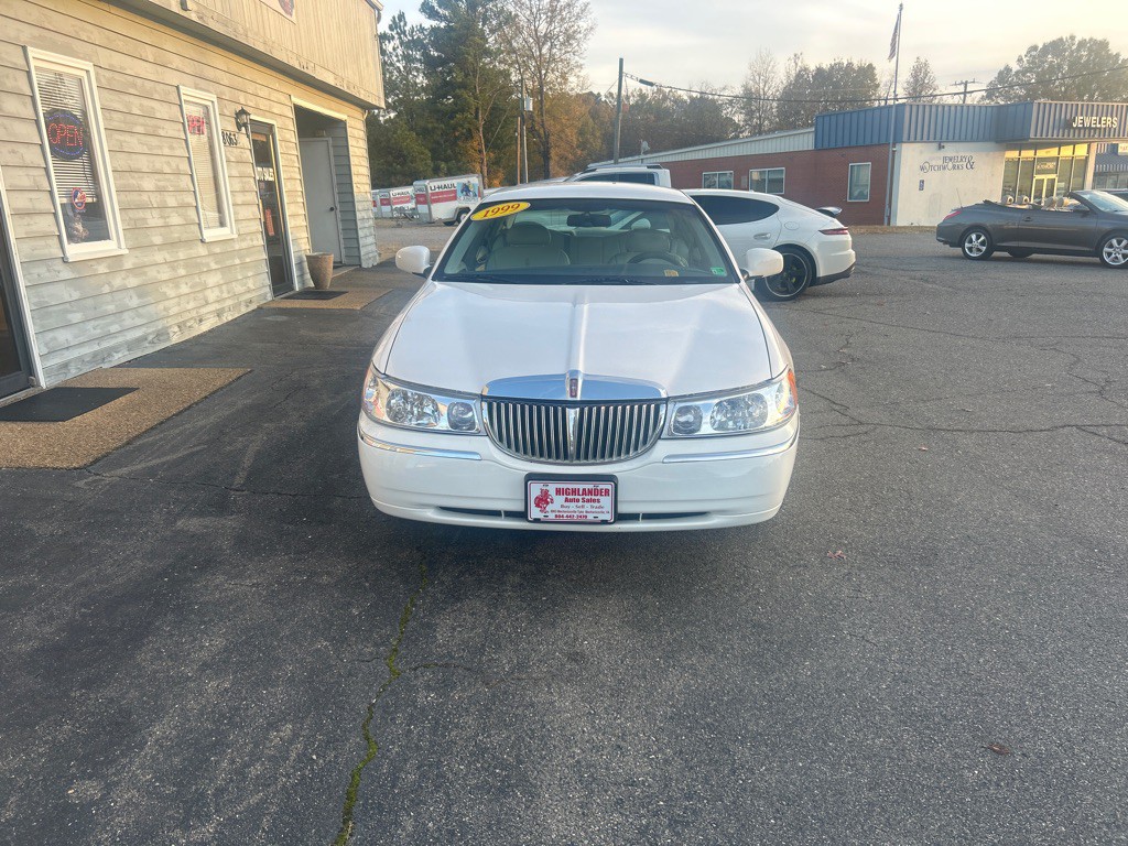 1998 Lincoln Town Car Image 2