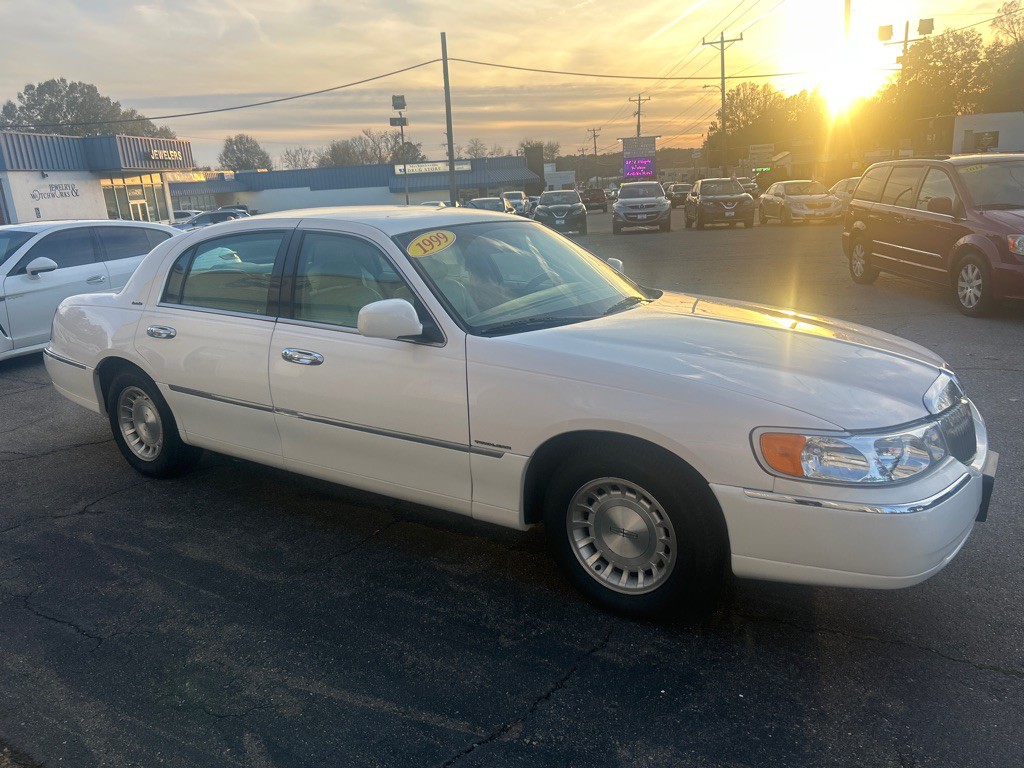 1998 Lincoln Town Car Image 4