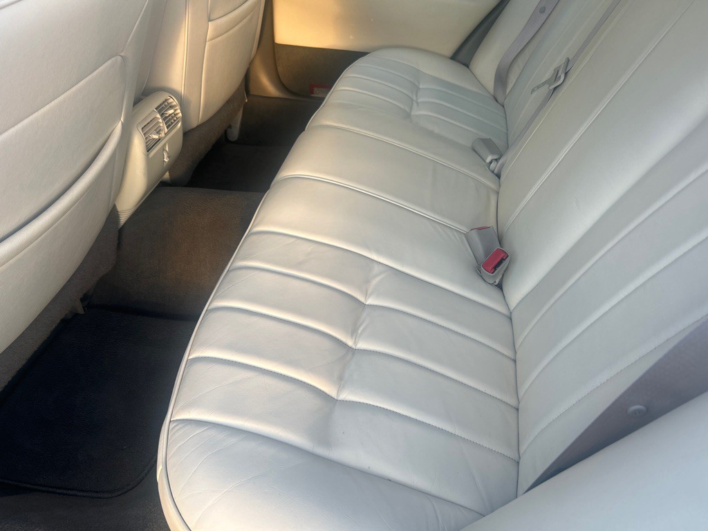 1998 Lincoln Town Car Image 9