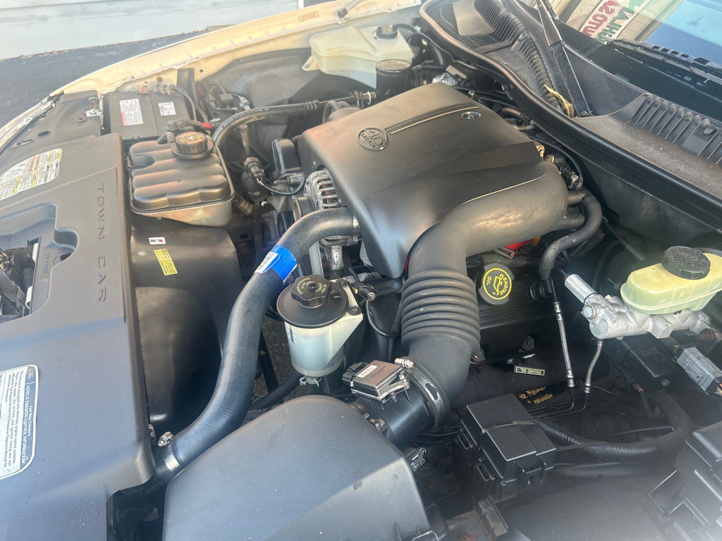 1998 Lincoln Town Car Image 12