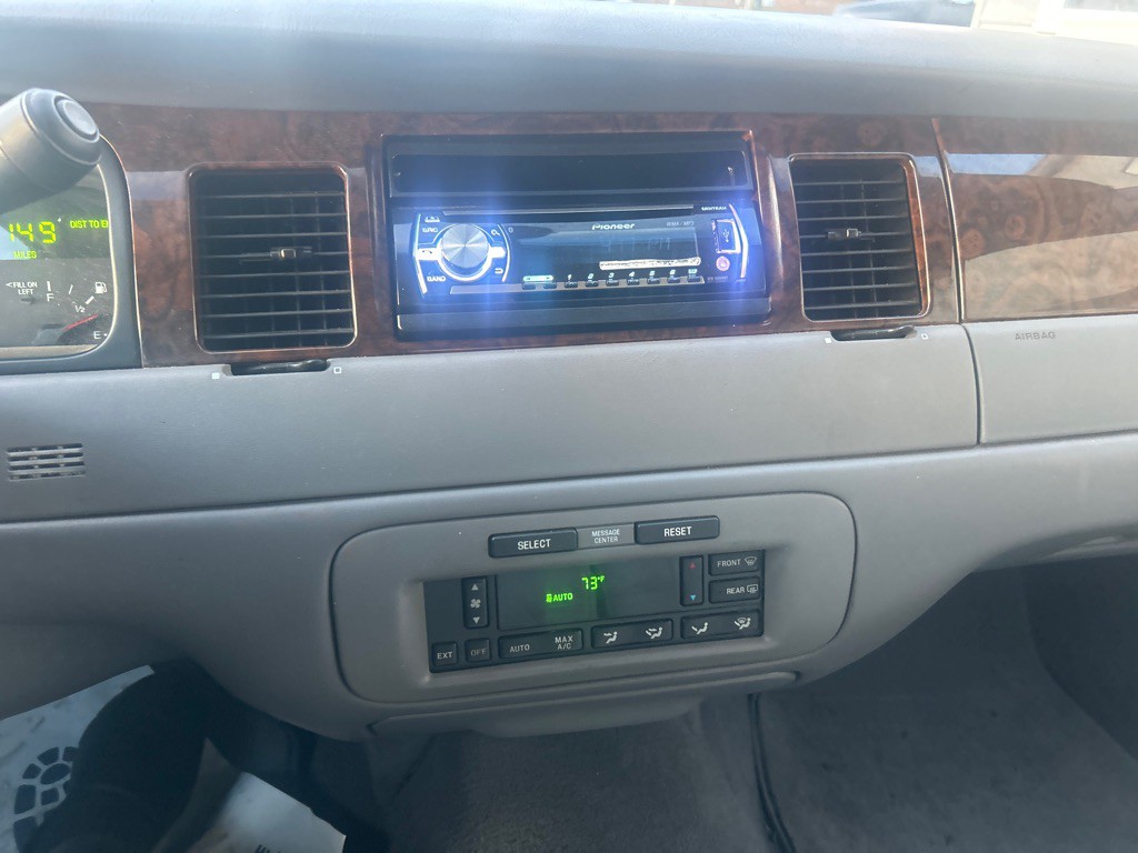 1998 Lincoln Town Car Image 16