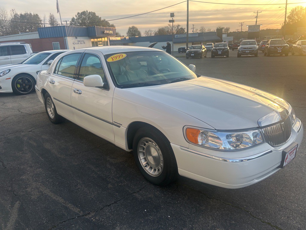 1998 Lincoln Town Car Image 19