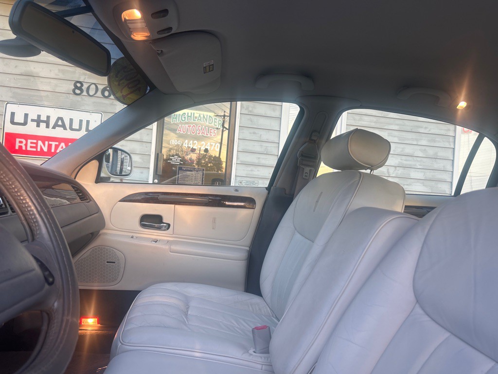 1998 Lincoln Town Car Image 24