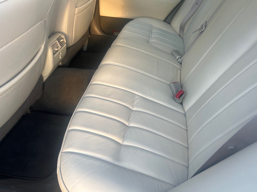 1998 Lincoln Town Car Image 25