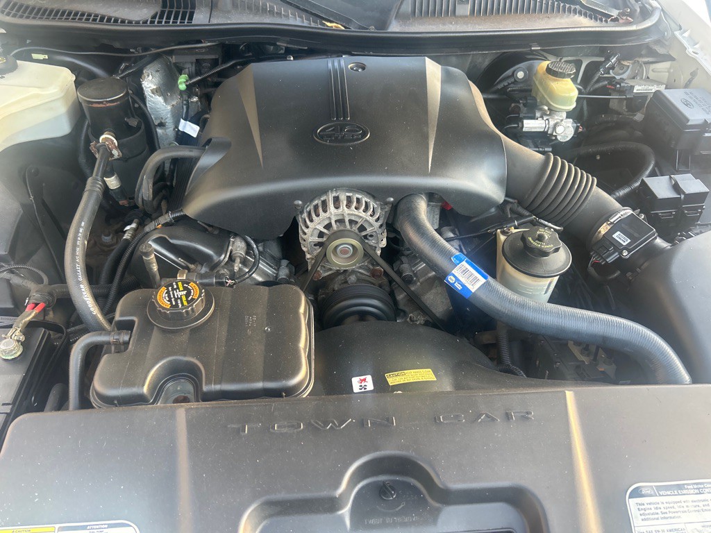 1998 Lincoln Town Car Image 29