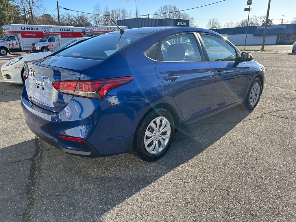 2020 Hyundai Accent Image 3