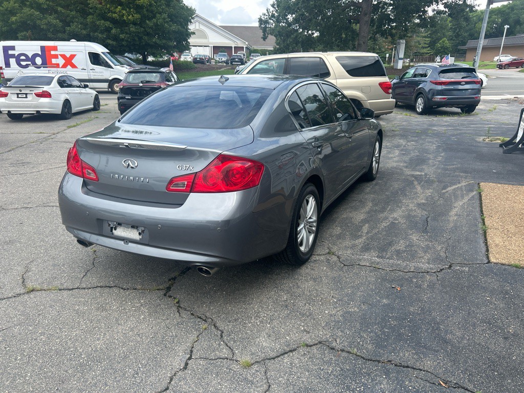 2010 INFINITI G37 Image 8