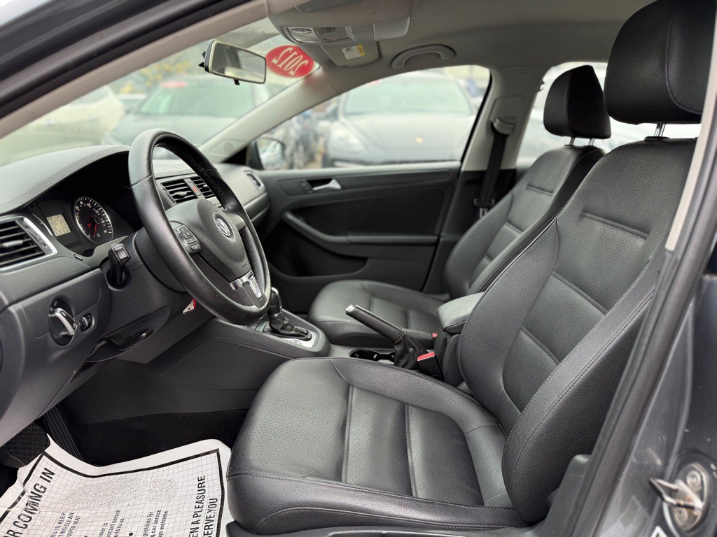 2012 Volkswagen Jetta Image 9