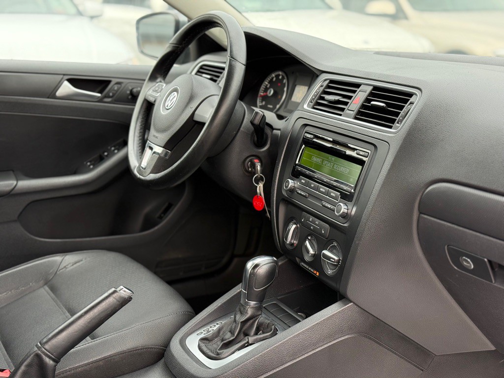 2012 Volkswagen Jetta Image 16