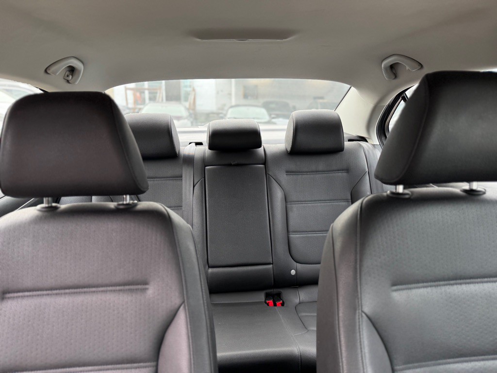 2012 Volkswagen Jetta Image 17