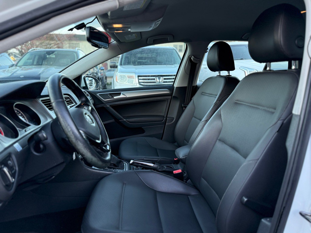 2015 Volkswagen Golf Image 9