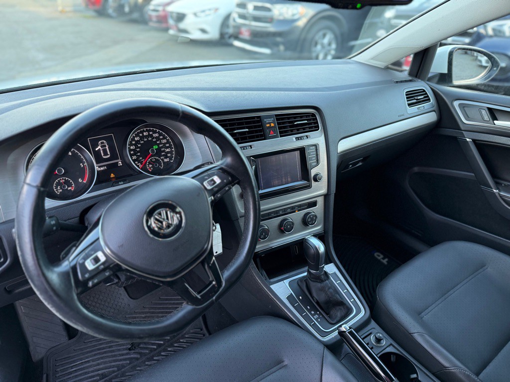 2015 Volkswagen Golf Image 10