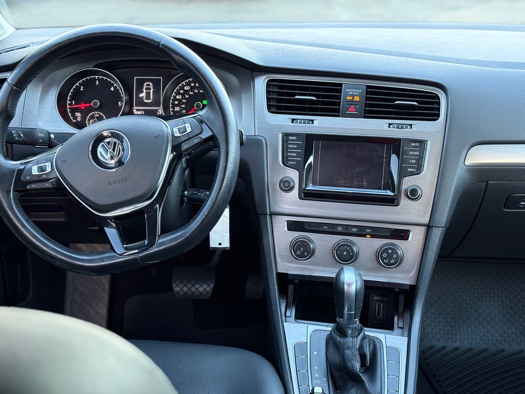 2015 Volkswagen Golf Image 14