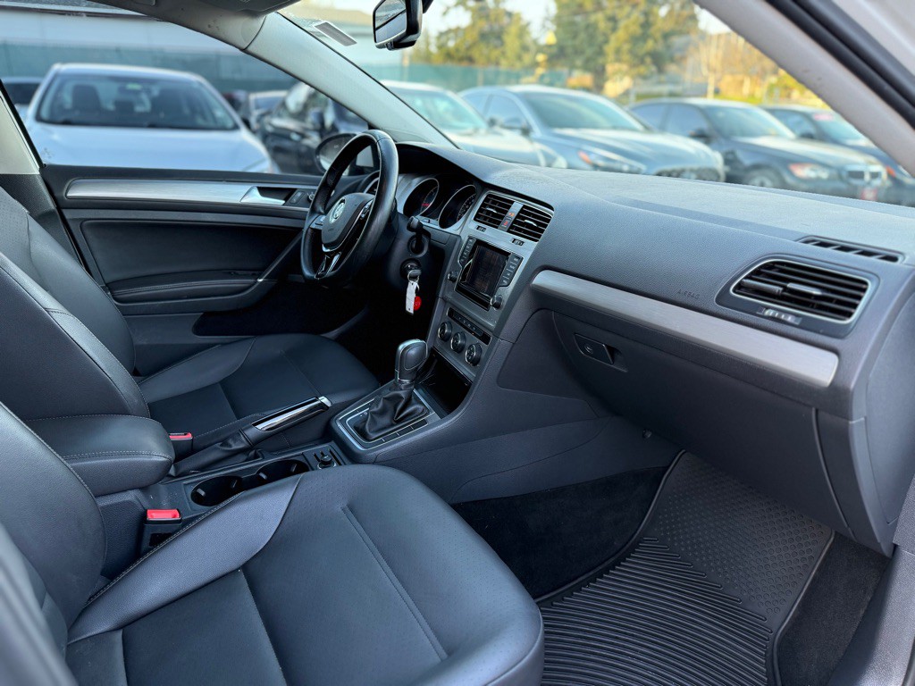 2015 Volkswagen Golf Image 15