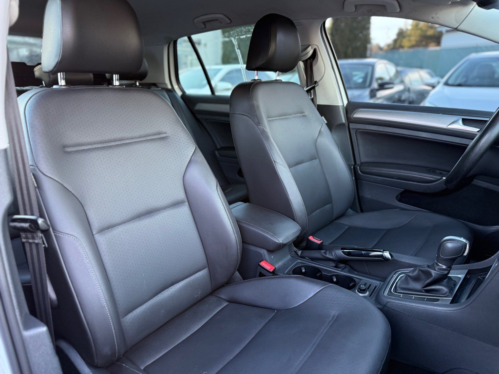 2015 Volkswagen Golf Image 16