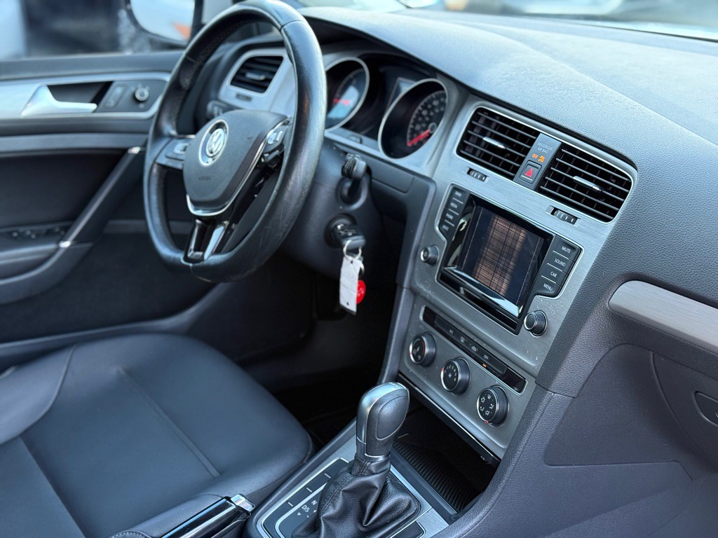 2015 Volkswagen Golf Image 17