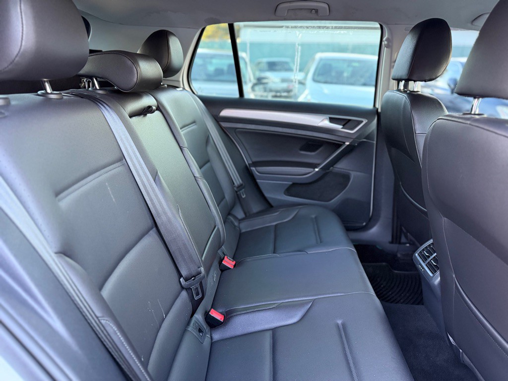 2015 Volkswagen Golf Image 19