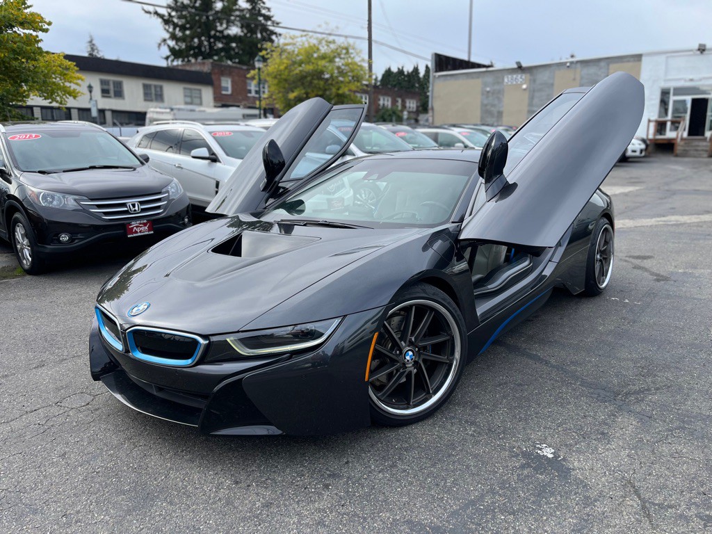 2015 BMW i8 Image 1