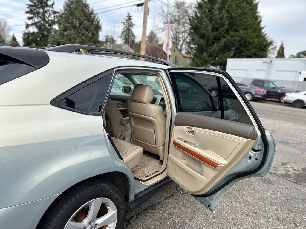 2004 Lexus RX Image 17