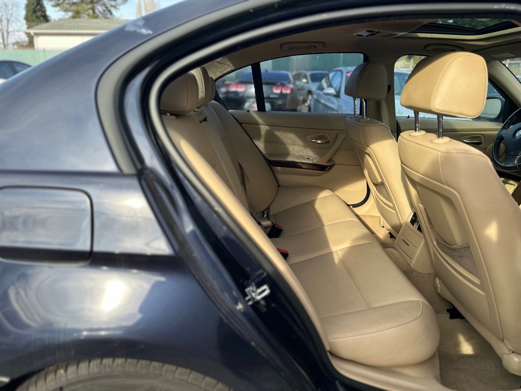 2009 BMW 3 Series Image 18