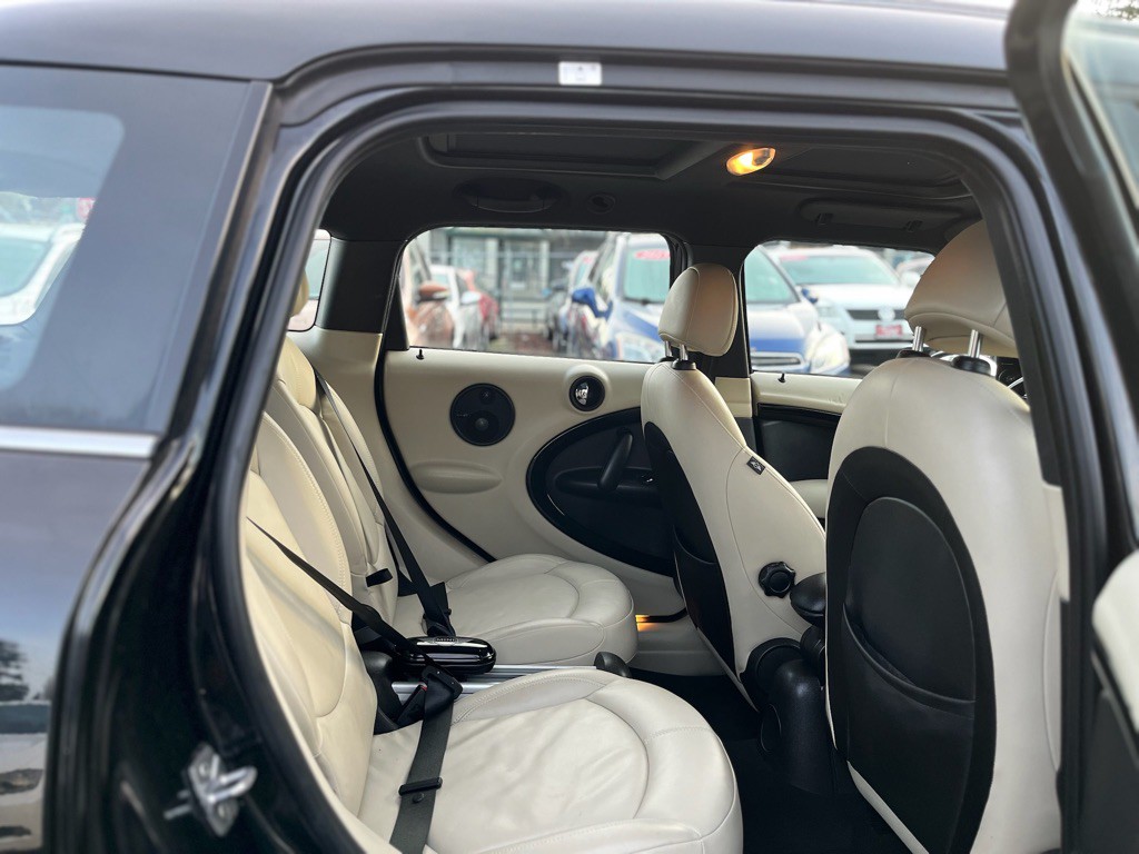 2012 MINI Countryman Image 11