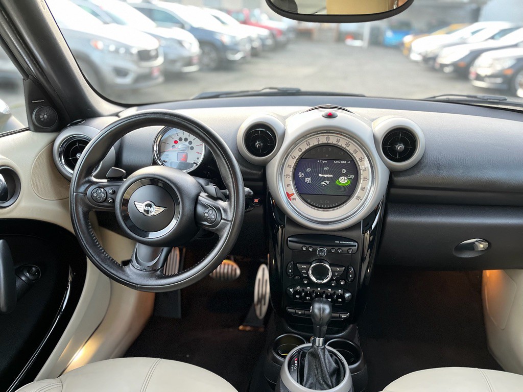 2012 MINI Countryman Image 12