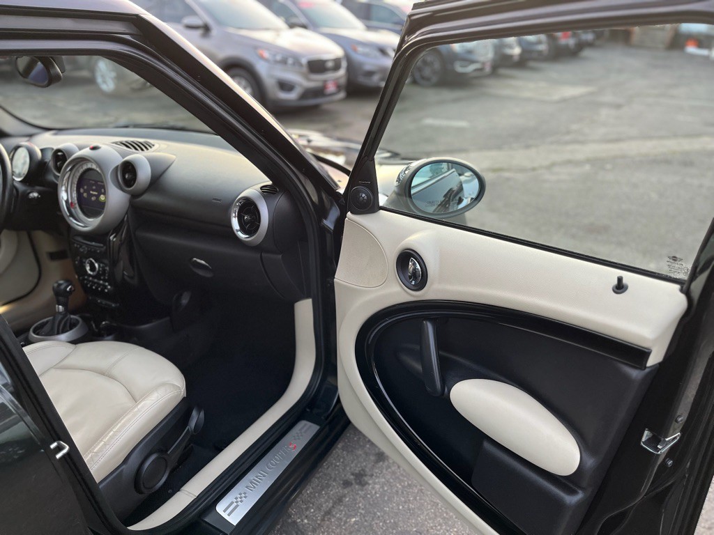 2012 MINI Countryman Image 13