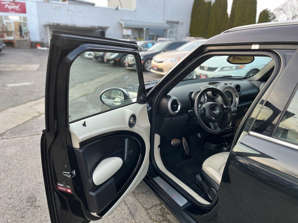 2012 MINI Countryman Image 15