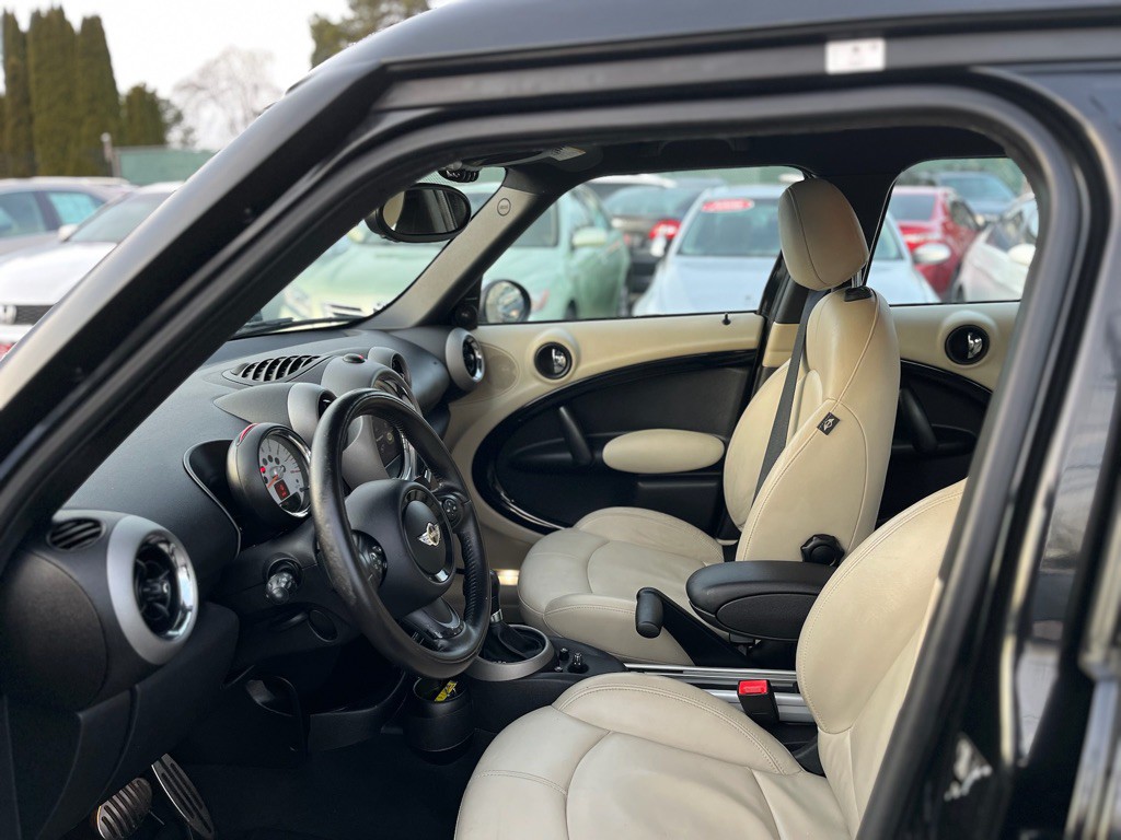 2012 MINI Countryman Image 16