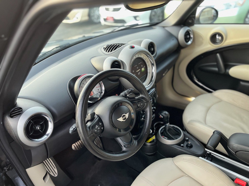 2012 MINI Countryman Image 17